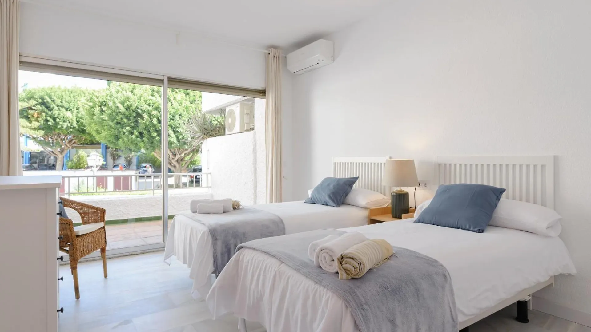 Jardines Del Mar Apartments マルベーリャ