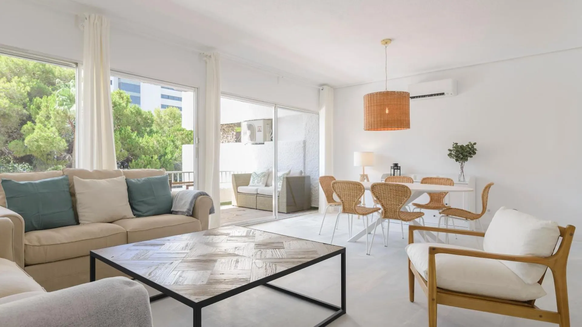 Jardines Del Mar Apartments マルベーリャ