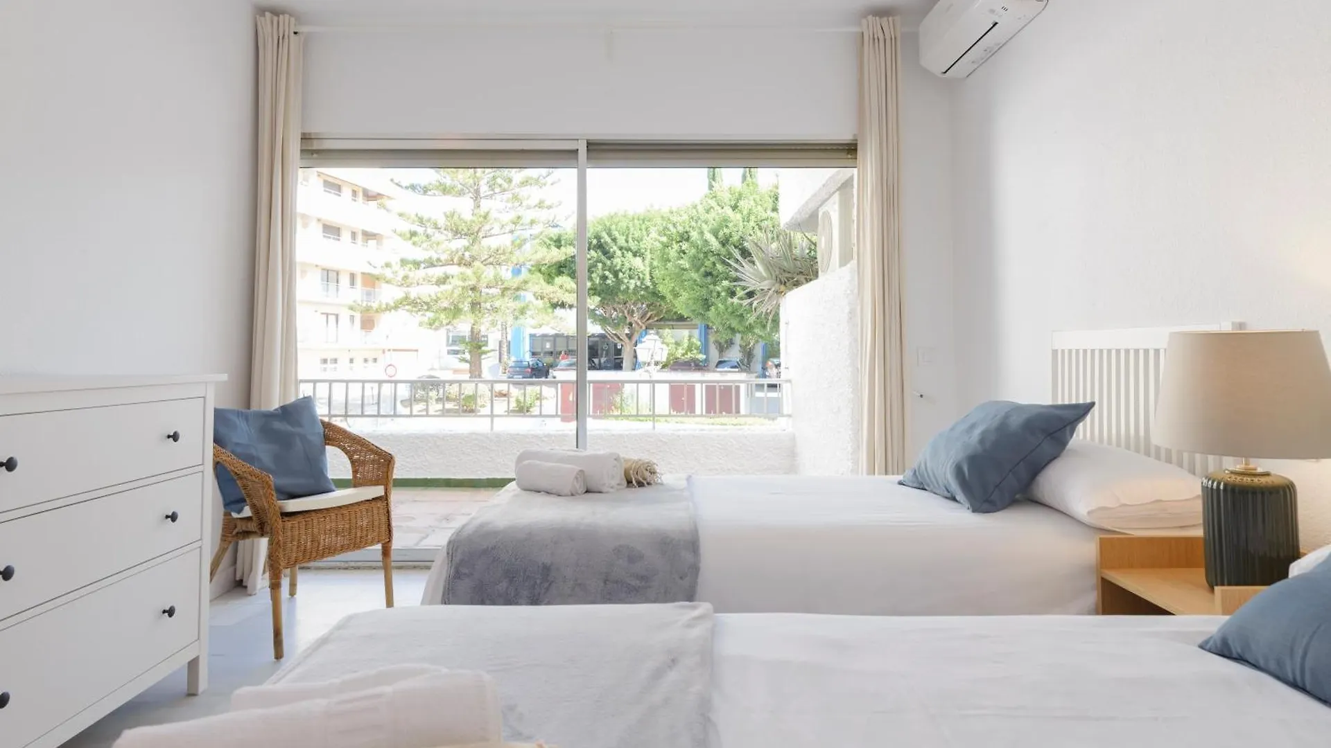 Jardines Del Mar Apartments マルベーリャ 0*,  スペイン