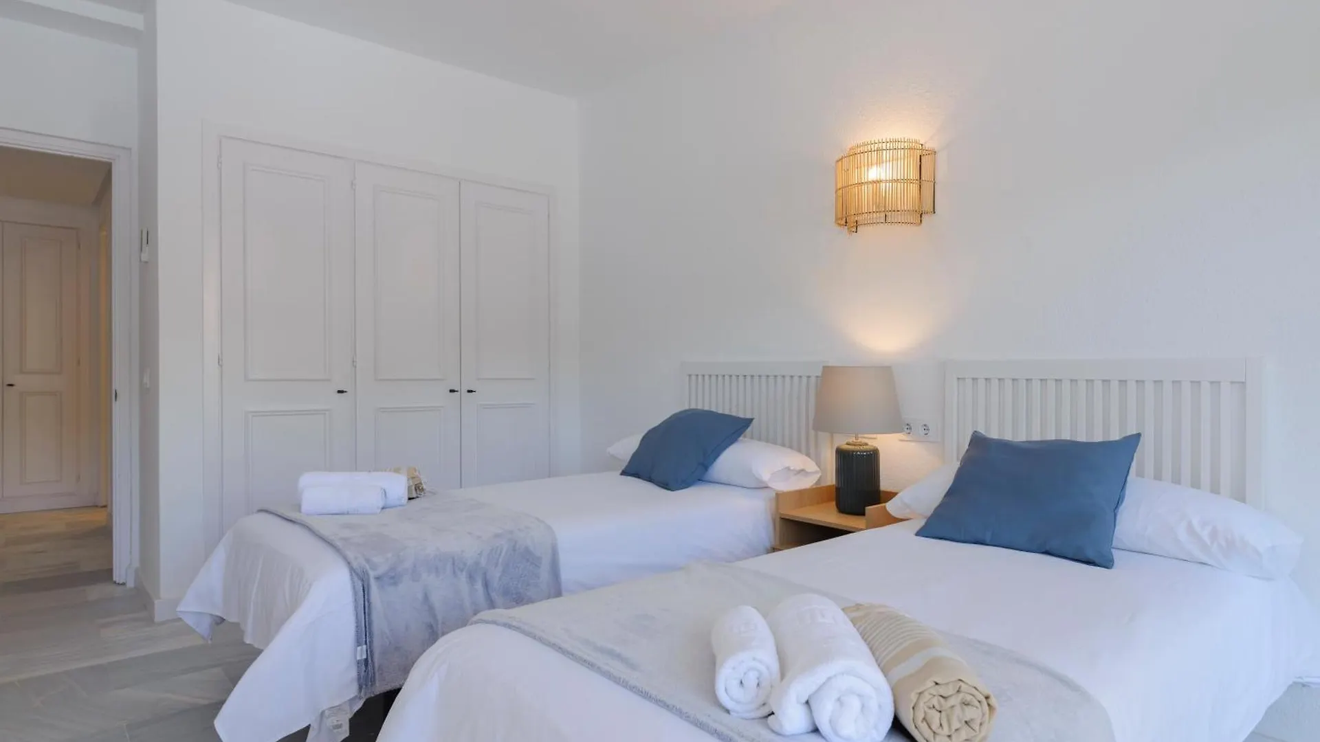 Jardines Del Mar Apartments マルベーリャ